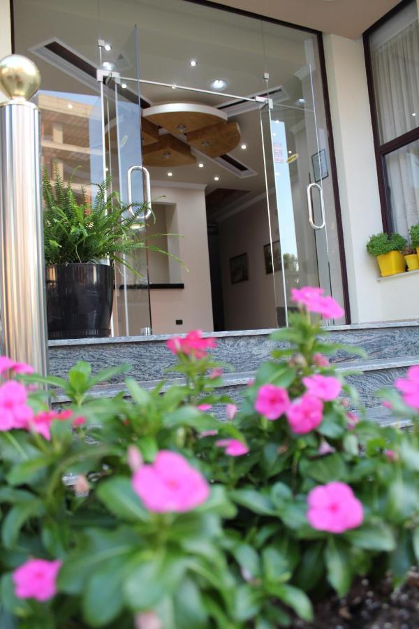 Hotel Villa Aljor Голем Екстериор снимка