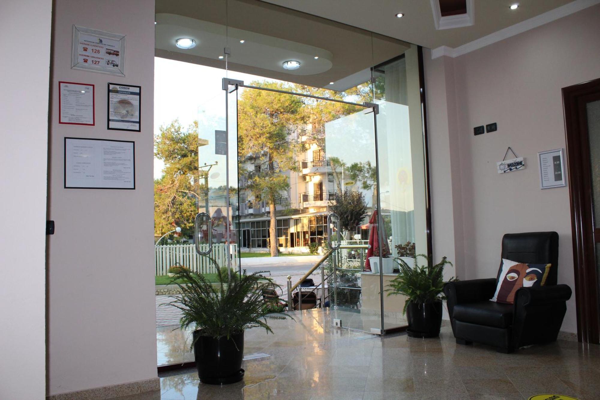 Hotel Villa Aljor Голем Екстериор снимка