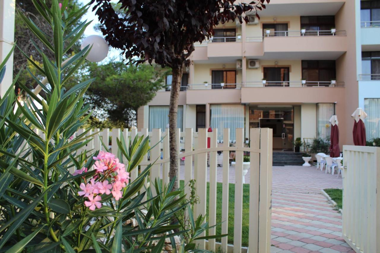 Hotel Villa Aljor Голем Екстериор снимка