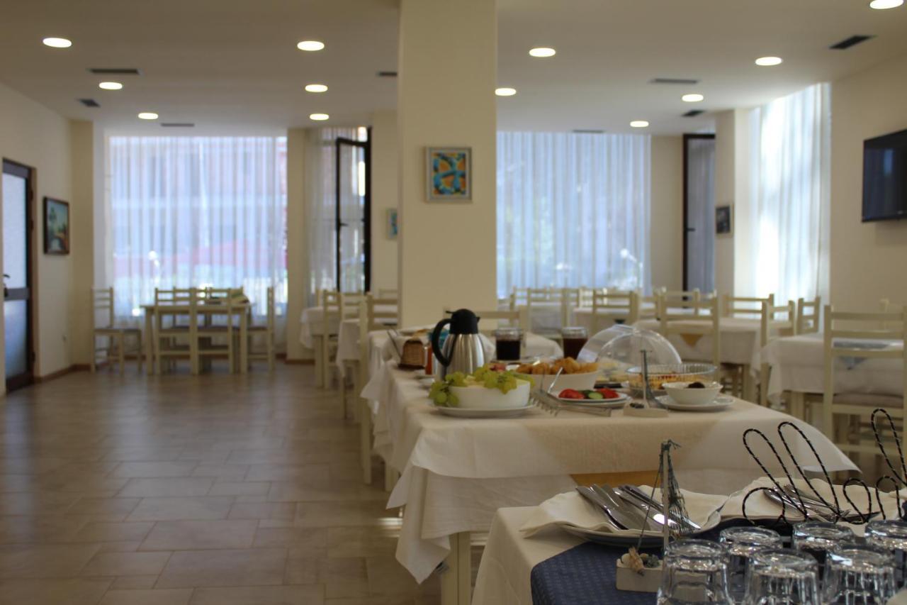 Hotel Villa Aljor Голем Екстериор снимка