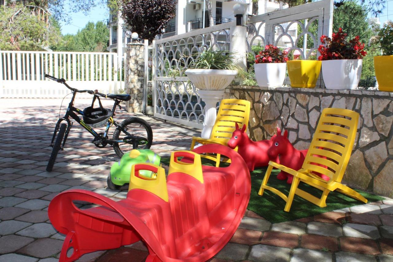 Hotel Villa Aljor Голем Екстериор снимка