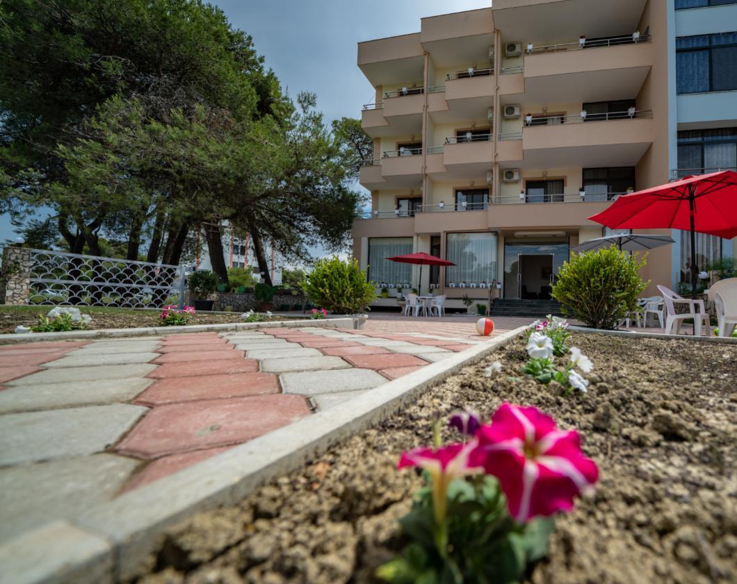 Hotel Villa Aljor Голем Екстериор снимка
